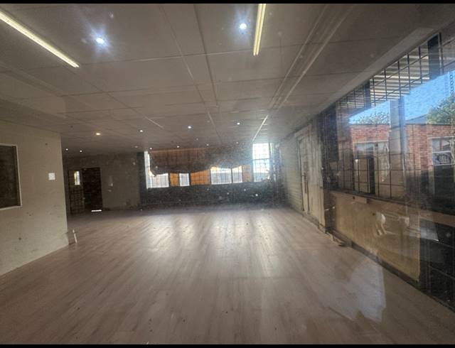 2,800M² WAREHOUSE TO LET IN KEW INDUSTRIAL
